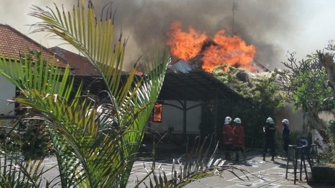 Puluhan Bangunan Villa di Kuta Ludes Dilahap Si Jago Merah