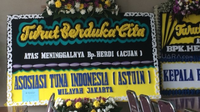 Karangan Bunga Banjiri Rumah Duka Herdi, Korban Tembak Mati