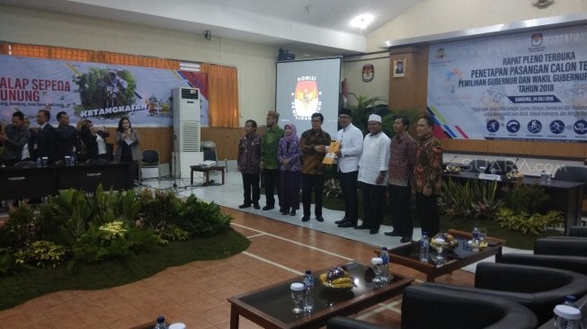 Ridwan Kamil - Uu Ruzhanul Resmi Jadi Pemenang Pilgub Jabar 2018