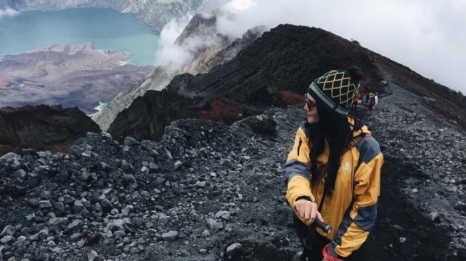 Idaman Anak Pencinta Alam, 7 Artis Cantik Ini Hobi Naik Gunung