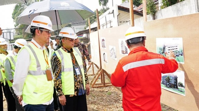 Ground Breaking Rusun UIN, di Jalan Kertamukti, Ciputat, Tangerang, Selasa (24/7/2018). (Dok: KemenPUPR)