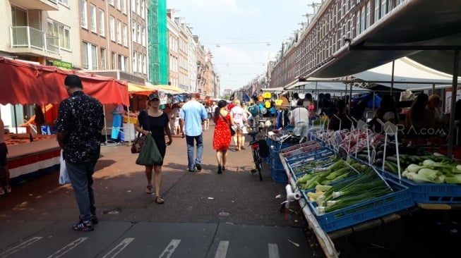 Pasar tradisional di Albert Cuyff. [Suara.com/Madinah]