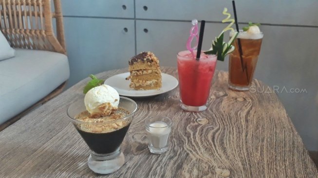 Ragam minuman menyegarkan yang disuguhkan Belle's Kitchen. (Suara.com/Dinda Rachmawati)