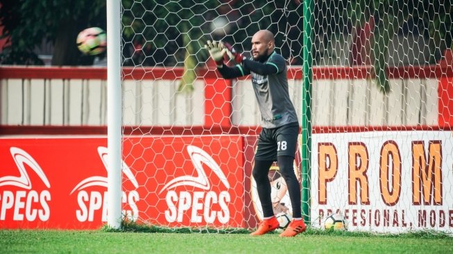 Kiper Persebaya Surabaya Alvonsius Kelvan [Suara.com/Dimas Angga P]