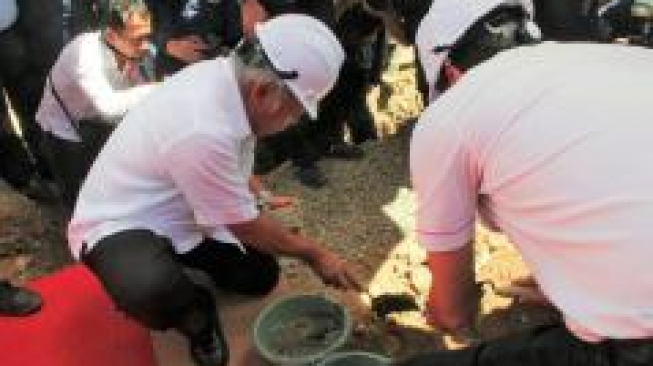 Groundbreaking proyek rumah susun dan rumah khusus Kementerian Hukum dan HAM di Pulau Nusakambangan Cilacap, Jawa Tengah, Jumat (27/7/2018). (Dok: KemenPUPR)