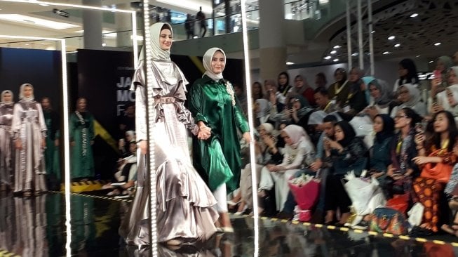 Empat Desainer Tutup Gelaran Jakarta Modest Fashion Week 2018