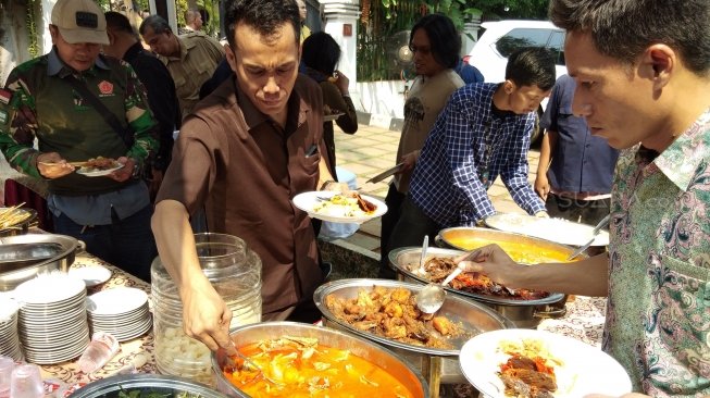 Prabowo Suguhi SBY Nasi Liwet, Rendang Balado sampai Sate Kambing