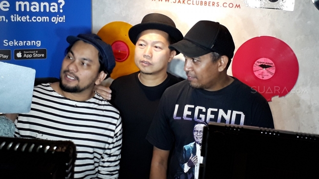 Trio Lestari yang beranggotakan Tompi, Sandhy Sondoro dan Glenn Fredly. (Ismail/Suara.com)