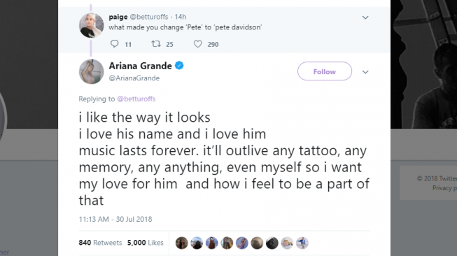 Ariana Grande mengungkap alasan di balik keputusannya mencantumkan nama pacar dalam lagu. 