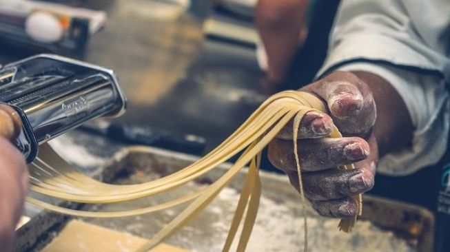 Mengenal Ameyoko, Tempat Belanja Makanan Halal di Jepang