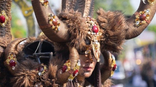 Ayo Saksikan Keris Pusaka dari Meteorit di Jember Karnaval!