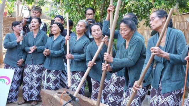 Kegiatan di Pasar Kakilangit di Desa Mangunan, Bantul, Yogyakarta. (Dok: Kemenpar)