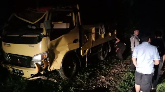 Truk Masuk Jurang di Puncak, Sopir Tewas Kernet Kabur