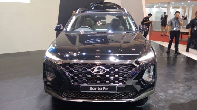 Hyundai All New Santa Fe meluncur di GIIAS 2018 [Mobimoto.com/Praba Mustika].