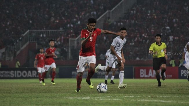 Suasana pertandingan penyisihan Grup A Piala AFF U-16 antara Timnas Indonesia vs Timor Leste di Stadion Gelora Delta Sidoarjo, Sabtu (4/8/2018) malam, yang akhirnya dimenangkan Timnas U-16 dengan skor 3-0. [Suara.com/Dimas Angga P]