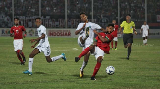 Suasana pertandingan penyisihan Grup A Piala AFF U-16 antara Timnas Indonesia vs Timor Leste di Stadion Gelora Delta Sidoarjo, Sabtu (4/8/2018) malam, yang akhirnya dimenangkan Timnas U-16 dengan skor 3-0. [Suara.com/Dimas Angga P]