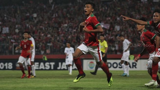 Suasana pertandingan penyisihan Grup A Piala AFF U-16 antara Timnas Indonesia vs Timor Leste di Stadion Gelora Delta Sidoarjo, Sabtu (4/8/2018) malam, yang akhirnya dimenangkan Timnas U-16 dengan skor 3-0. [Suara.com/Dimas Angga P]