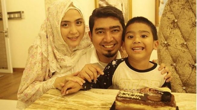 3 Bulan Nganggur Ustaz Solmed Minta April Jasmine Carikan Istri Baru