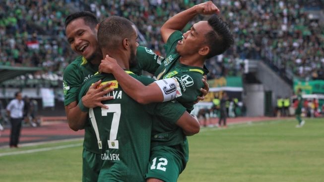 Suasana laga Persebaya vs Persela Lamongan di Stadion Gelora Bung Tomo, Minggu (5/8/2018) [Suara.com / Dimas ANGGA]