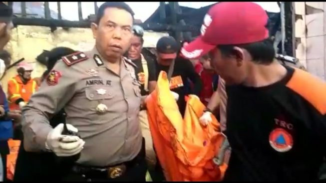 Rumah Terbakar, Sanusi Tewas Bersama Istri, Anak dan 3 Cucunya