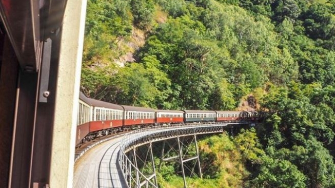 Jalur Kereta Api Ekstrim [Foto: Instagram]