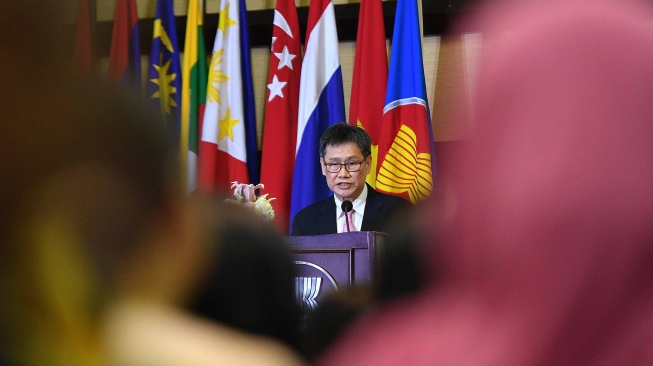 Sekjen ASEAN Dato Lim Jock Hoi menyampaikan pidatonya dalam peringatan 51 tahun ASEAN di kantor Sekretariat ASEAN, Jakarta, Rabu (8/8). ANTARA FOTO/Sigid Kurniawan