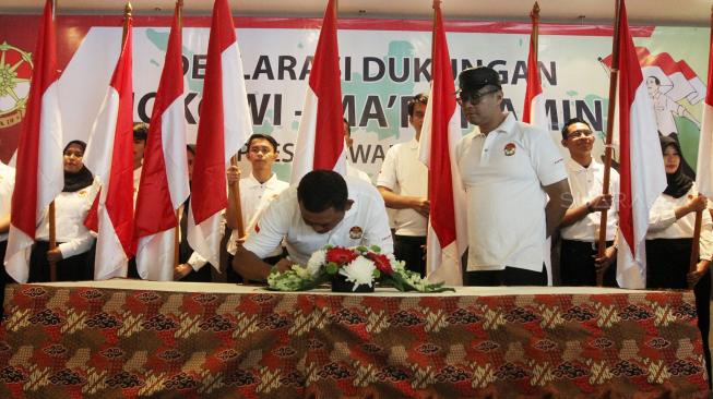 Jendral Purnawirawan Luhut Panjaitan memberikan pidato saat deklrasi dukungan Jokowi-Ma'ruf Amin, di Hotel Borobudur, Jakarta, Minggu (12/8). Puluhan pensiunan perwira menengah dan tinggi TNI yang tergabung dalam CAKRA 19 mendeklarasi dukung Joko Widodo-KH Ma'ruf Amin di Pilpres 2019. [Suara.com/Muhaimin A Untung]