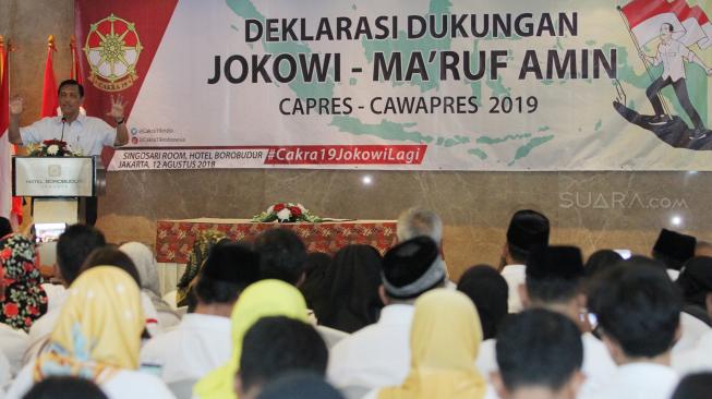 Puluhan pensiunan perwira menengah dan tinggi TNI yang tergabung dalam CAKRA 19 mendeklarasi dukung Joko Widodo-KH Ma'ruf Amin di Pilpres 2019. [Suara.com/Muhaimin A Untung]