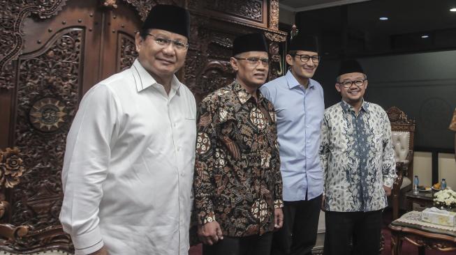 Pertemuan tersebut dilakukan dalam rangka silaturahmi serta membicarakan tentang pencalonan Prabowo-Sandi sebagai Presiden dan Wakil Presiden periode 2019-2024. ANTARA FOTO/Muhammad Adimaja