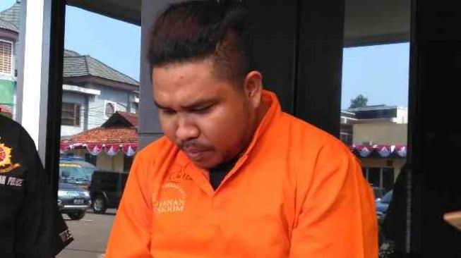 Apes, Sambangi Kafe Tak Pakai Seragam, Bripka Aris Dihantam Botol