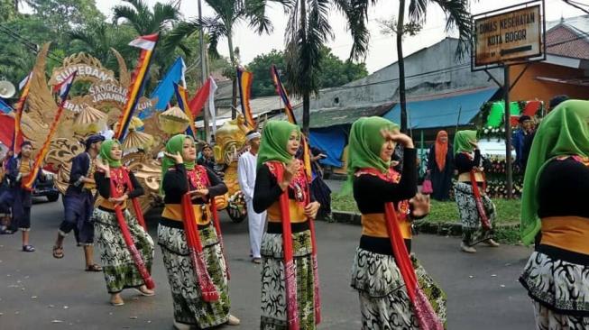 5 Ribu Orang Saksikan Helaran Seni dan Pawai Mobil Hias Bogor