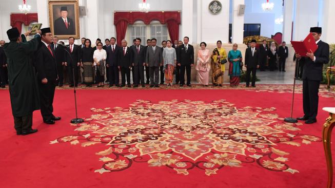 Komjen Pol Syafruddin menggantikan Asman Abnur yang mengundurkan diri pasca Partai Amanat Nasional memutuskan tidak lagi berkoalisi dengan pemerintah. ANTARA FOTO/Puspa Perwitasari