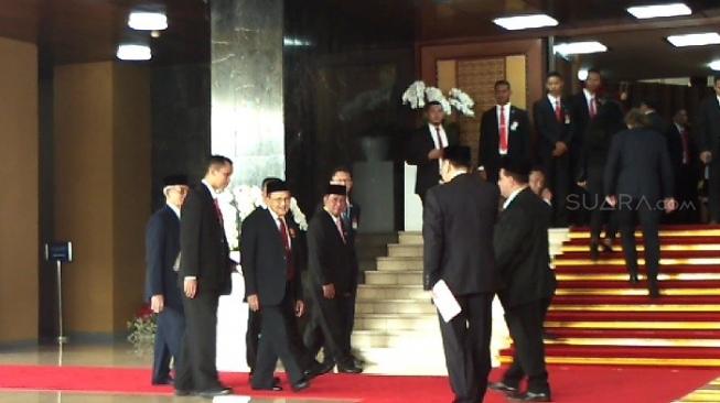 Presiden Jokowi Menjenguk BJ Habibie di RSPAD Gatot Subroto