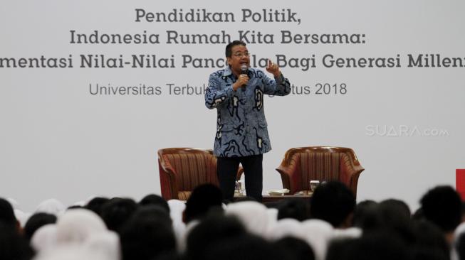 Aksi yang diikuti lebih dari 2000 ribu murid SMA dari wilayah Jakarta, Tangsel dan Depok sekaligus memecah rekor Dunia (Guiness Book of record) pelatihan juru bicara Pancasila dalam bidang pendidikan politik.(Suara.com/Oke Dwi Atmaja)