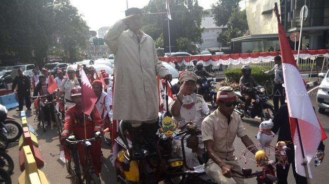 Kirab tersebut dilakukan sebagai rangkaian mengingat sejarah proklamasi RI pada 17 Agustus 1945[Suara.com/Muhaimin A Untung] 