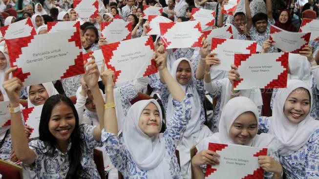 Aksi yang diikuti lebih dari 2000 ribu murid SMA dari wilayah Jakarta, Tangsel dan Depok sekaligus memecah rekor Dunia (Guiness Book of record) pelatihan juru bicara Pancasila dalam bidang pendidikan politik.(Suara.com/Oke Dwi Atmaja)