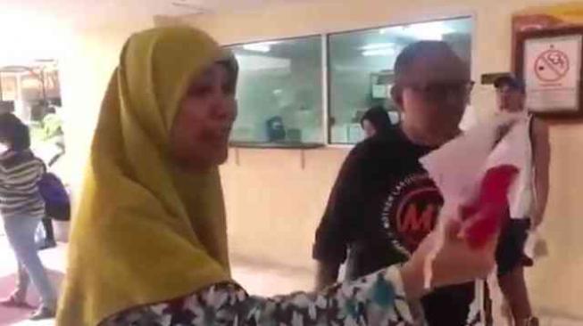 Pencopotan Bendera, Warga Kalibata City Laporkan Pengelola