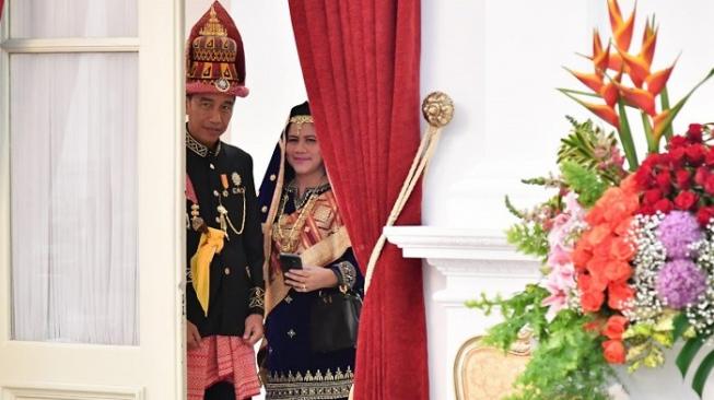 Serasinya Jokowi dan Iriana Pakai Baju Adat Saat HUT Kemerdekaan