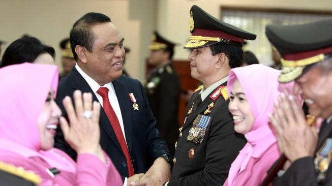 Komjen Pol Ari Dono dilantik untuk menggantikan Komjen Pol Syafruddin yang diangkat sebagai Menteri Pendayagunaan Aparatur Negara dan Reformasi Birokrasi (Menpan-RB).[Suara.com/Muhaimin A Untung] 