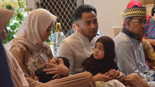 Poppy Bunga Gelar Akikah Anak Kedua Secara Sederhana