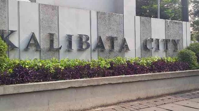 Ricuh Soal Penertiban Bendera Merah Putih di Apartemen Kalibata City