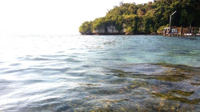 Dermaga Pulau Karampuang.