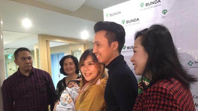 Ukuran Bayi Besar, Cherly Juno Melahirkan secara Caesar