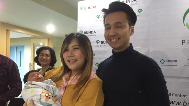 Cherly Juno menggelar jumpa pers soal kelahiran anak pertamanya, Ryu Alexander Panjaitan, di Rumah Sakit Ibu Anak Bunda (RSIA) Menteng, Jakarta Pusat pada Sabtu (18/8/2018).