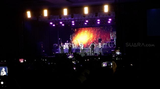 Ada Stephen Gately di Konser Perpisahan Boyzone