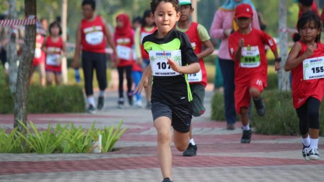 Iron Kids Fun Run Bintan adalah lomba awal di Ironman 70.3 Bintan. Warna lain sebelum lomba ketahanan manusia super digelar Minggu (19/8/2018). (Dok: Kemenpar)