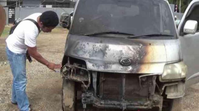 Mobil Ketua Panswas Kolaka Diduga Dibakar di Garasi Rumah
