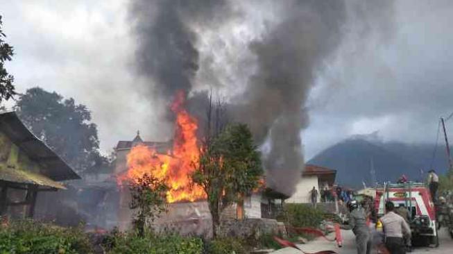 Kebakaran 3 Rumah di Ruteng Dipicu Percikan Api dari Meteran Listrik