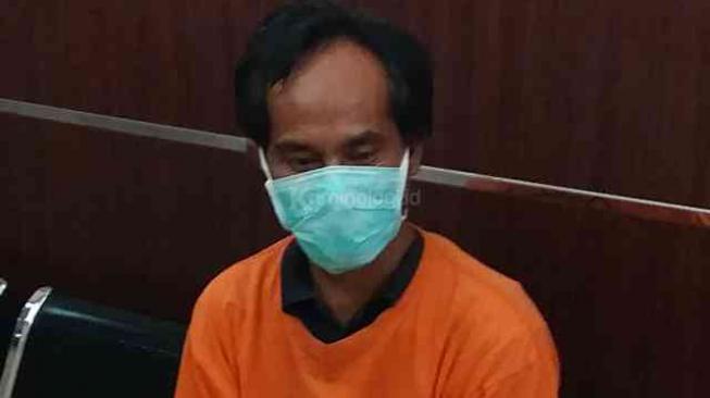 Pemalsuan Oli, Muslon Beli Botol Bekas dan Label dari Tukang Loak