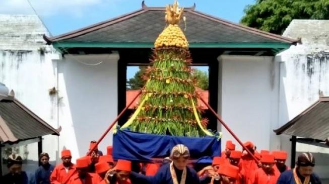 Tradisi Gunungan Grebeg Besar Idul Adha di Yogyakarta. (Guideku.com/Arendya)